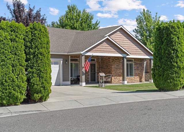 Property at 2409 S Edison St, Kennewick, WA 99338, 3 beds, 3 baths