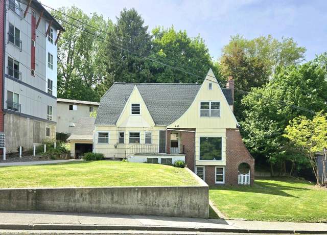 Property at 935 NE C St, Pullman, WA 99163, 7 beds, 0.5 baths