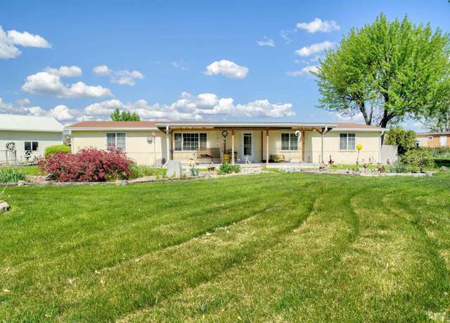 Property at 40015 S Lincoln St, Kennewick, WA 99337, 3 beds, 2 baths