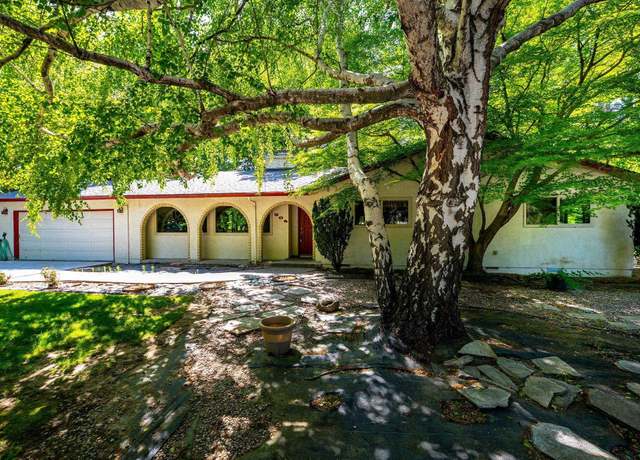 Property at 504 S Wilson St, Kennewick, WA 99336, 3 beds, 2 baths
