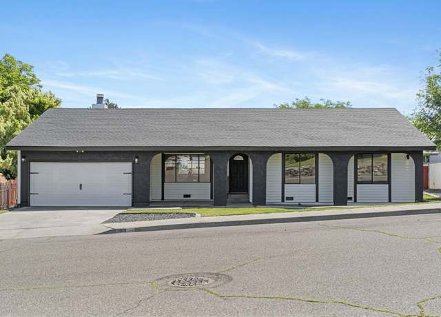 Property at 1819 Newport St, Kennewick, WA 99337, 4 beds, 2.5 baths