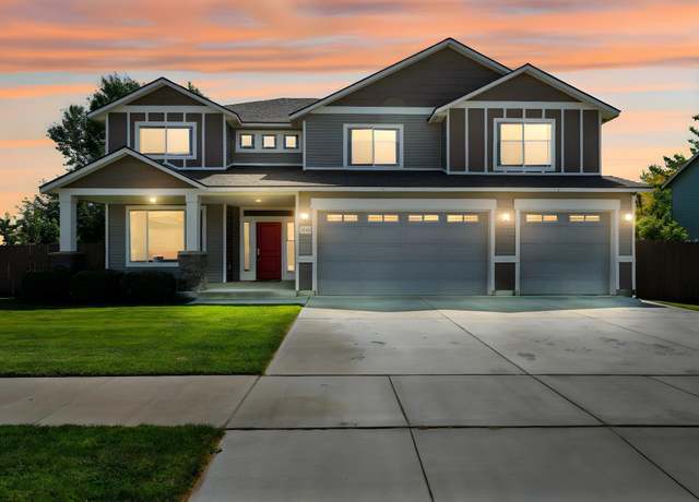 Property at 4310 NW Commons Dr, Pasco, WA 99301, 5 beds, 0.5 baths