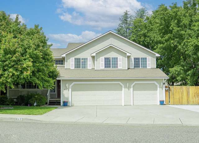 Property at 612 S Young St, Kennewick, WA 99336, 4 beds, 2.5 baths