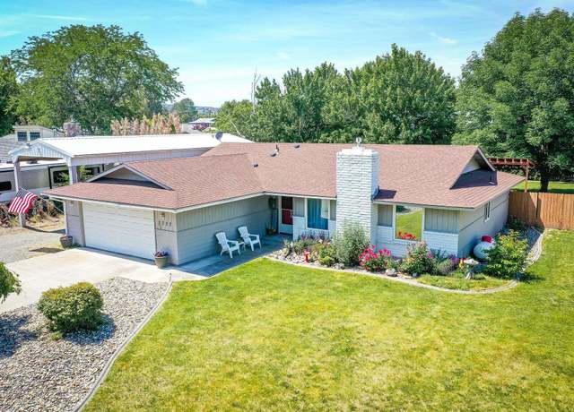 Property at 2332 S Tacoma St, Kennewick, WA 99337, 4 beds, 2 baths