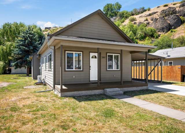Property at 205 W 8th St, Colfax, WA 99111, 3 beds, 2 baths