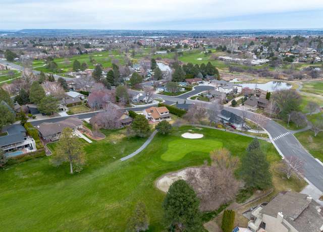 Property at 241 Pinetree Ln, Richland, WA 99352, 4 beds, 0.5 baths