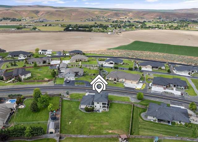 Property at 72502 E Reata Rd, Kennewick, WA 99338, 4 beds, 2.5 baths