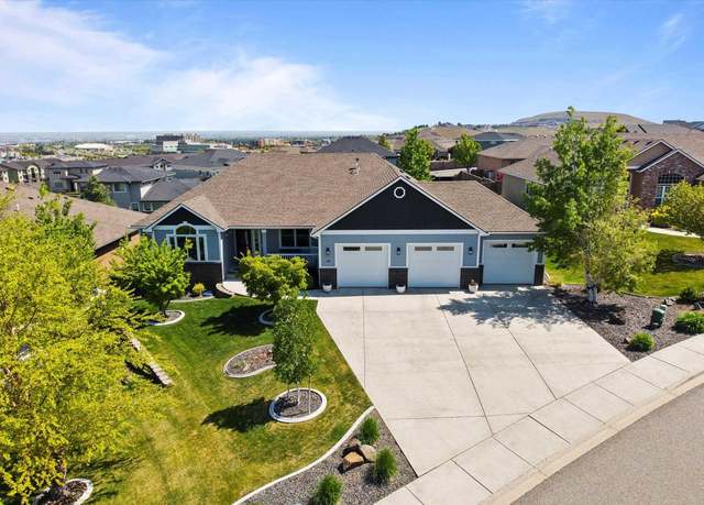Property at 3825 S Lincoln St, Kennewick, WA 99338, 4 beds, 2.5 baths