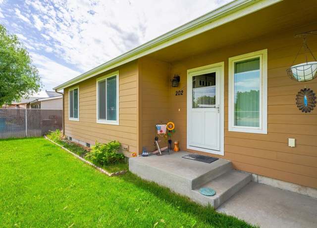 Property at 202 Columbia Rd, Burbank, WA 99323, 3 beds, 2 baths