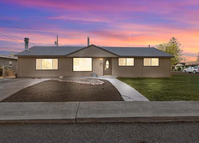 Property at 302 S Zillah St, Kennewick, WA 99336, 4 beds, 1 bath