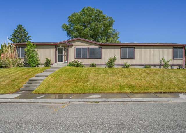 Property at 2407 S Dennis St, Kennewick, WA 99337, 3 beds, 2 baths