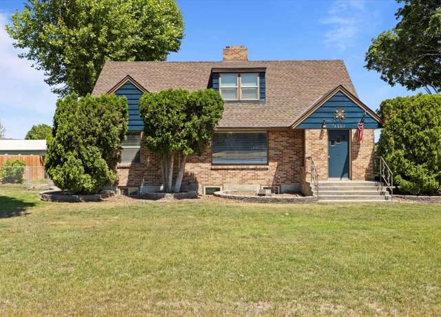 Property at 6007 W Court, Pasco, WA 99301, 5 beds, 3 baths