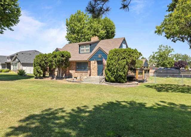 Property at 6007 W Court, Pasco, WA 99301, 5 beds, 3 baths