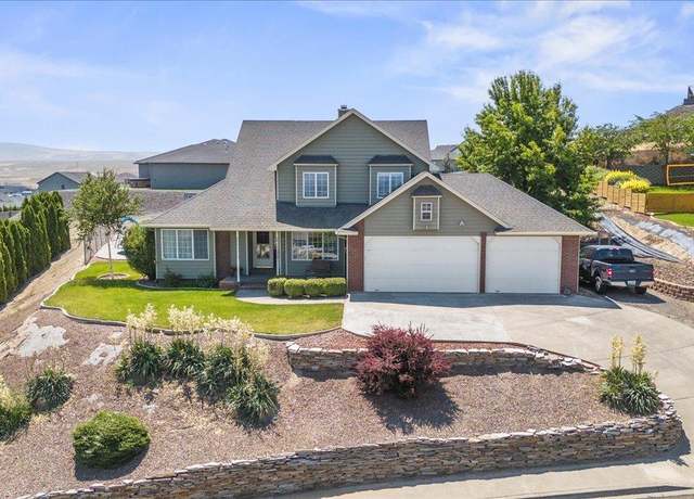 Property at 2709 S Irving St, Kennewick, WA 99338, 4 beds, 2.5 baths