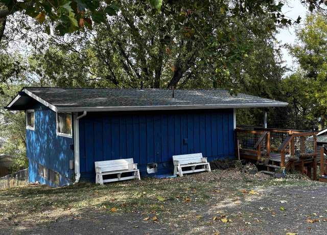 Property at 615 SE Taylor St, Pullman, WA 99163, 3 beds, 2 baths