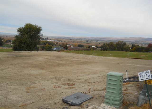 Property at 1308 W Pax Ct, Sunnyside, WA 98944
