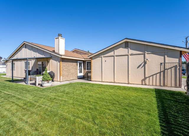 Property at 404 S Quillan Pl, Kennewick, WA 99336, 3 beds, 2 baths