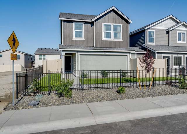 Property at 867 S Zeelar St, Kennewick, WA 99336, 4 beds, 2.5 baths
