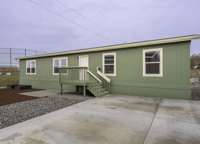 Property at 3517 N Road 84 C110 Unit 110C, Pasco, WA 99301, 4 beds, 2 baths