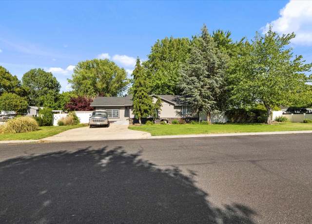 Property at 4403 S Ione St, Kennewick, WA 99337, 3 beds, 1 bath