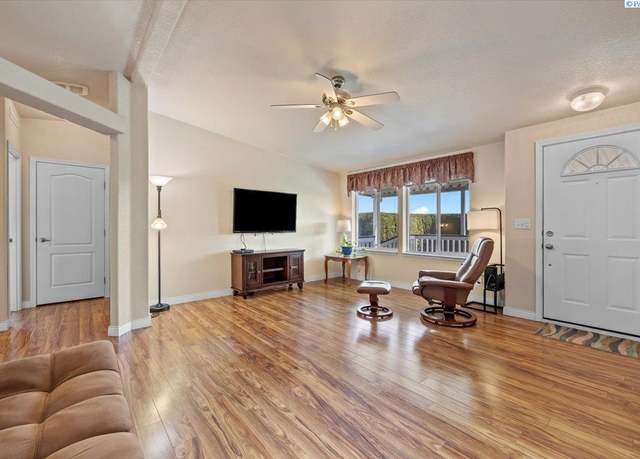 Property at 312 S Columbia Center Blvd #63, Kennewick, WA 99336, 3 beds, 2 baths