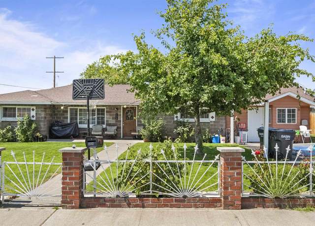Property at 732 S Beech Ave, Pasco, WA 99301, 4 beds, 3 baths