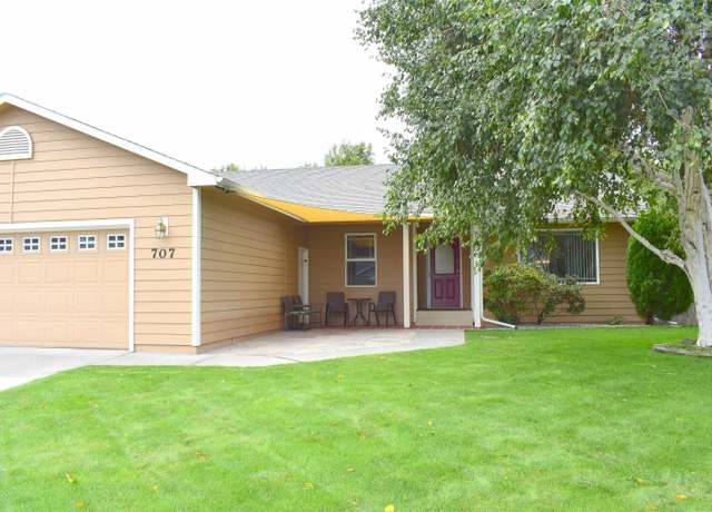 Property at 707 W 18th Ct, Kennewick, WA 99337, 3 beds, 1 bath