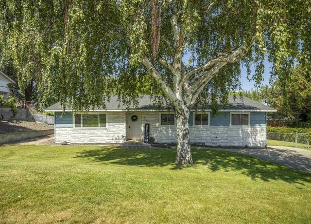 Property at 1005 Taylor St, Sunnyside, WA 98944, 3 beds, 2 baths