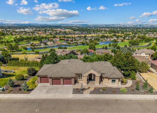 Property at 4002 W 43rd Ave, Kennewick, WA 99337, 3 beds, 3 baths