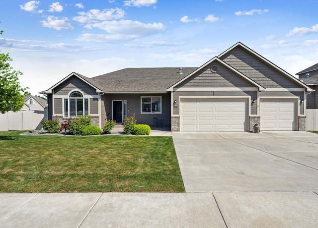 Property at 8712 W 9th Ave, Kennewick, WA 99336, 4 beds, 2.5 baths