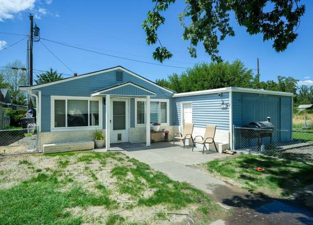 Property at 122 W 14th Ave, Kennewick, WA 99337, 3 beds, 1.5 baths