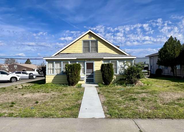 Property at 224 W 2nd Ave, Kennewick, WA 99336, 4 beds, 2 baths