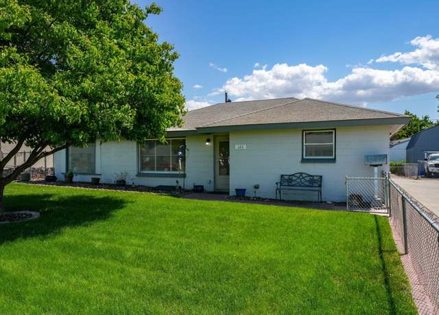 Property at 325 W 11th Ave, Kennewick, WA 99337, 3 beds, 1 bath