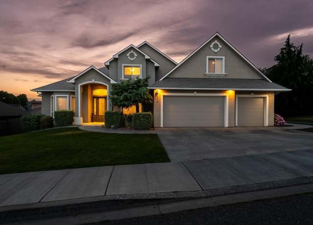 Property at 404 S Montana St, Kennewick, WA 99336, 4 beds, 3.5 baths
