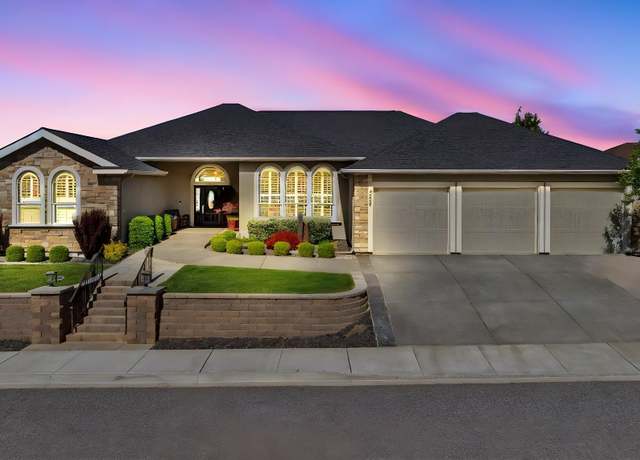 Property at 1324 Alla Vista St, Richland, WA 99352, 4 beds, 2.5 baths