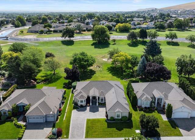 Property at 1209 W Canyon Lakes Dr, Kennewick, WA 99337, 3 beds, 2.5 baths