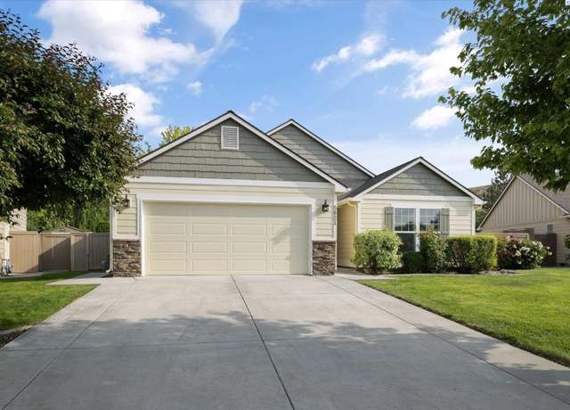 Property at 5821 W 17th Ave, Kennewick, WA 99338, 3 beds, 2 baths