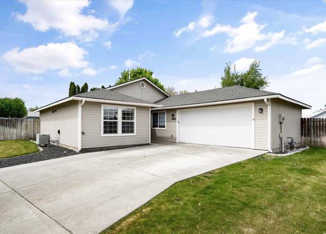 Property at 4620 W Hood Ave, Kennewick, WA 99336, 3 beds, 2 baths