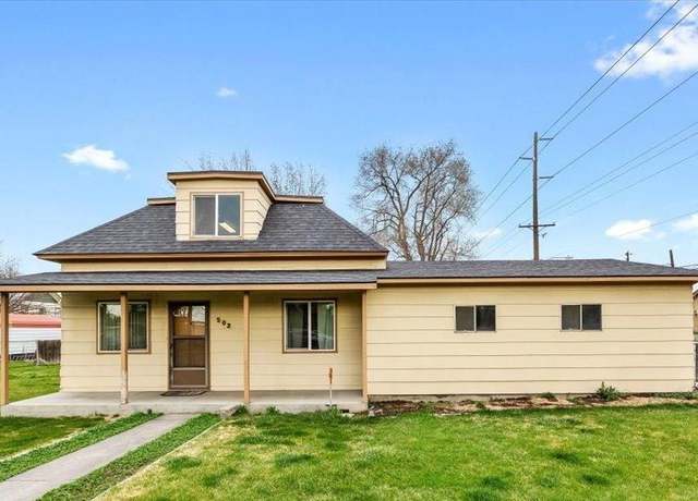 Property at 502 N Lyle St, Kennewick, WA 99336, 3 beds, 2 baths