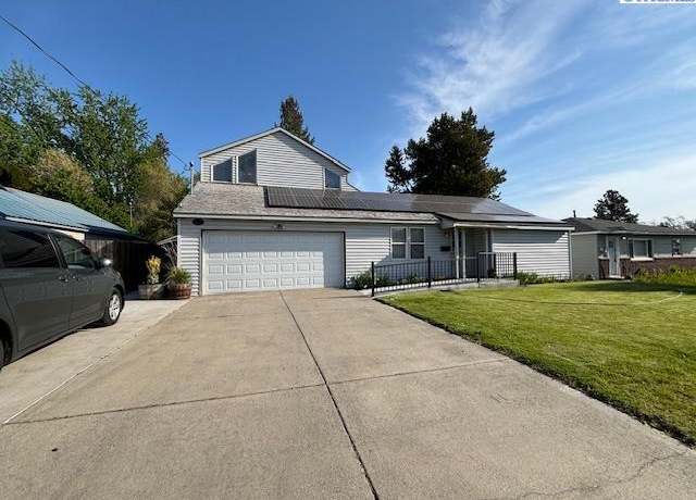Property at 611 W 5th St, Grandview, WA 98930, 3 beds, 2 baths