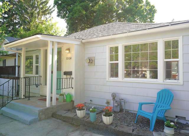 Property at 1004 NE D St, Pullman, WA 99163, 4 beds, 2 baths