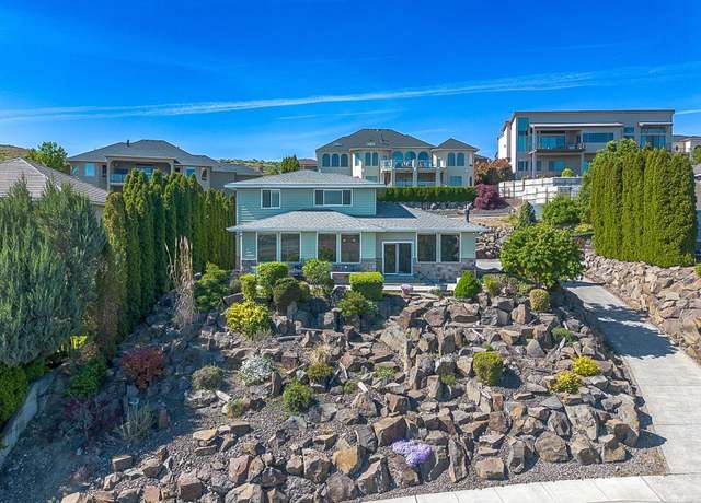 Property at 403 Adair Dr, Richland, WA 99352, 3 beds, 2.5 baths