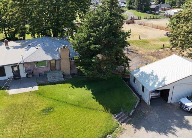 Property at 302 E 23rd Ave, Kennewick, WA 99337, 3 beds, 2.5 baths