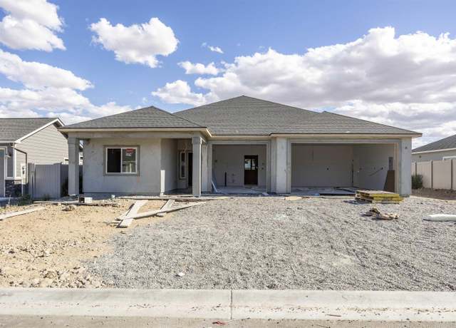 Property at 206 Schrute Rd, Prosser, WA 99350, 3 beds, 2.5 baths