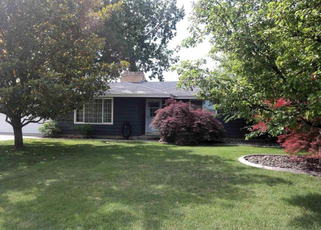 Property at 1815 W 16th Ave, Kennewick, WA 99337, 3 beds, 2 baths