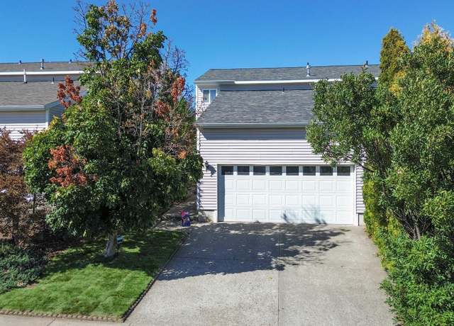 Property at 222 NW Clay Ct, Pullman, WA 99163, 3 beds, 0.5 baths