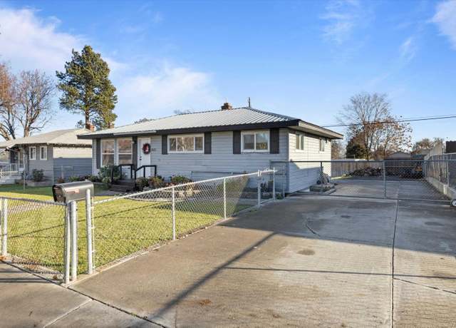 Property at 601 S Buntin St, Kennewick, WA 99336, 4 beds, 2 baths