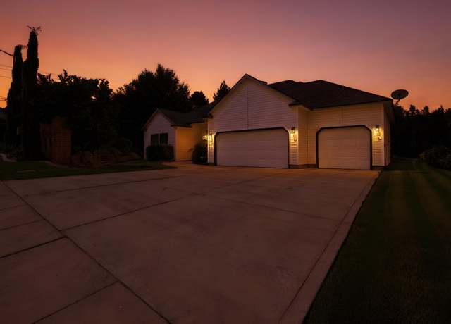 Property at 100 Willowbrook Pl, Richland, WA 99352, 4 beds, 0.5 baths
