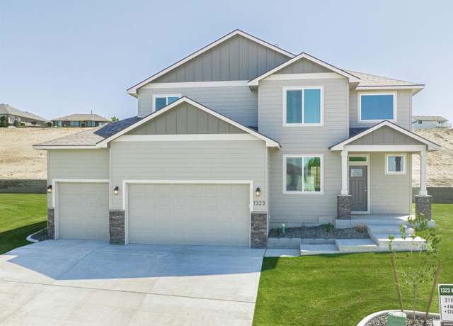 Property at 1323 W Pax Ct, Sunnyside, WA 98944, 4 beds, 2.5 baths