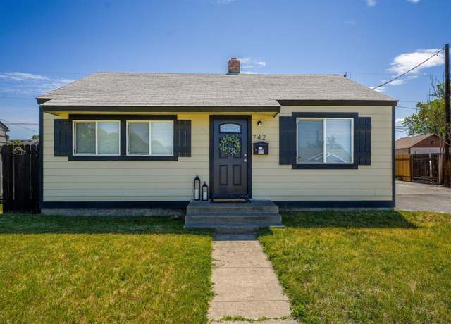 Property at 742 E 4th Ave, Kennewick, WA 99336, 3 beds, 1.5 baths
